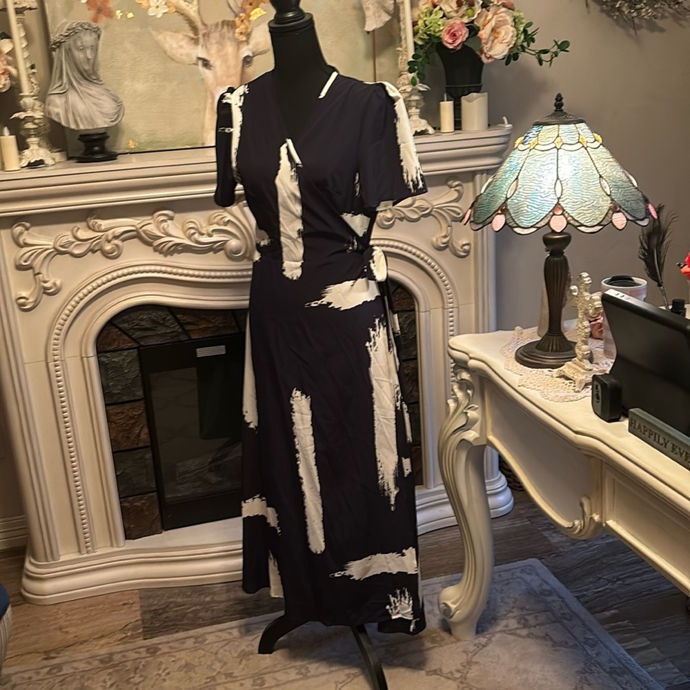 Black and white abstract wrap dress size 10